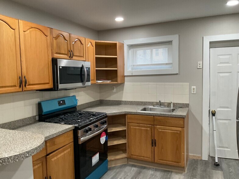Building Photo - 205 S 58th St