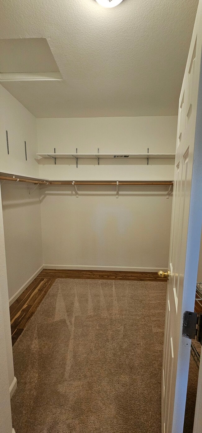 Building Photo - 5012 Crest Dr