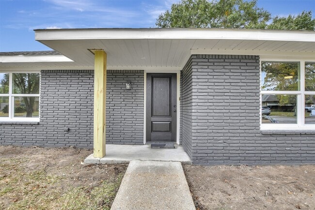 Building Photo - 1914 Monroe Dr