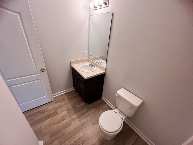 Building Photo - Gorgeous 3 bedroom, 2 1/2 bathroom two-sto...