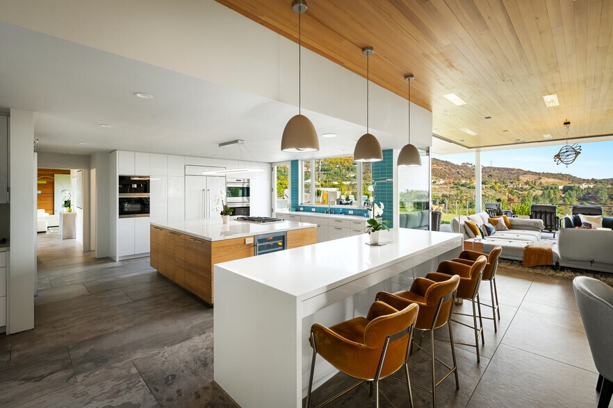 Building Photo - 2344 Banyan Dr