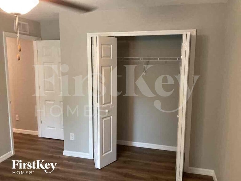 Building Photo - 1235 Desmond St