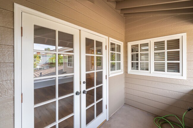 Building Photo - 26 Sausalito Cir E