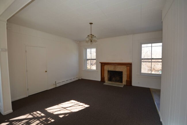 Building Photo - 3 Pine Terrace Rd