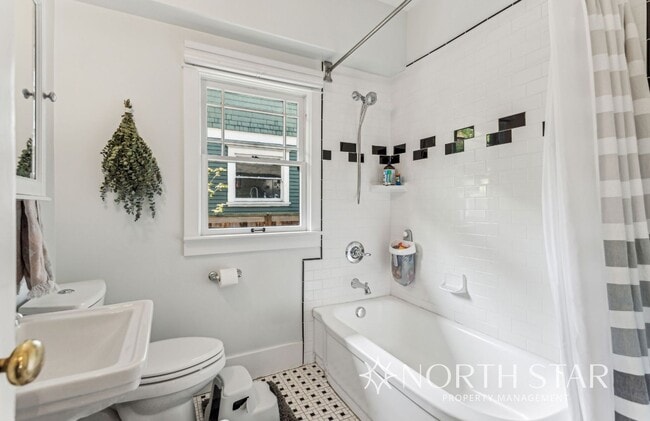 Building Photo - Beautifully Remodeled Classic Craftsman in Prime Portland Location