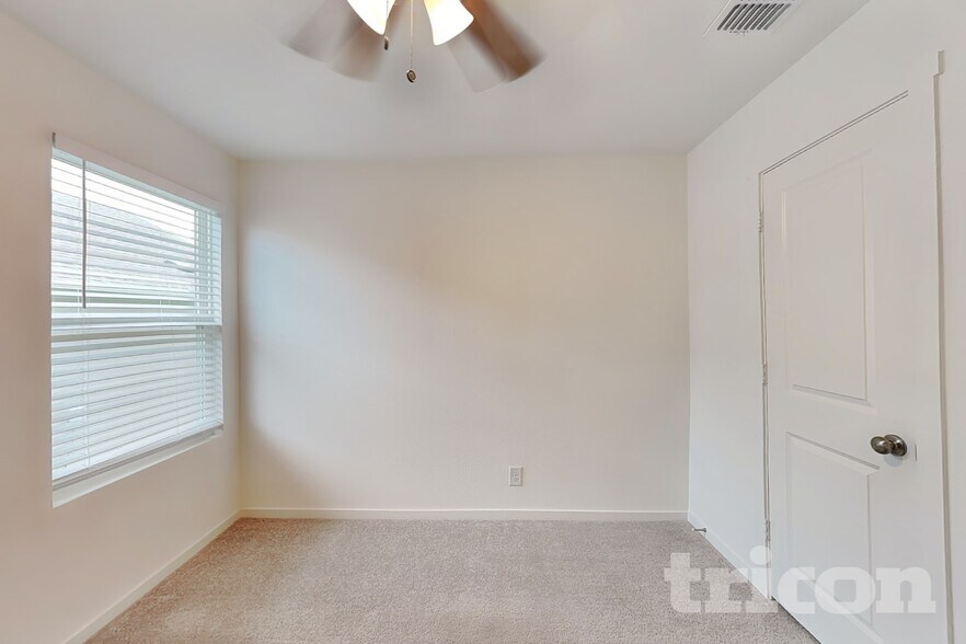 Building Photo - 10712 Cowhide Ln