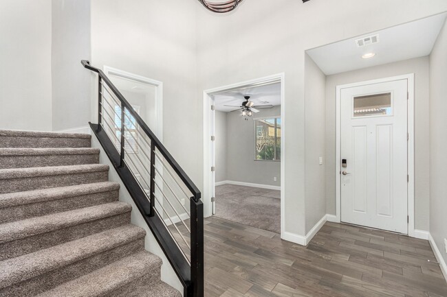 Building Photo - Southern Highlands Home with Loft & Patio!