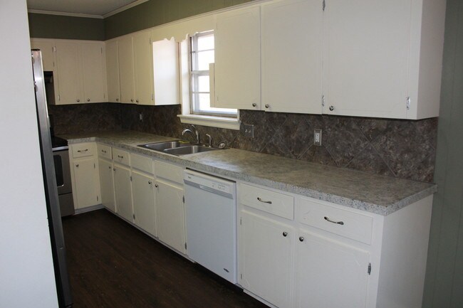 Building Photo - 802 Parrish St