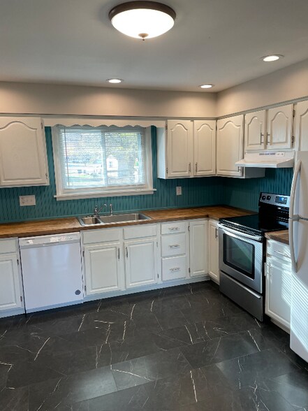 Building Photo - 1702 Terrace Ct