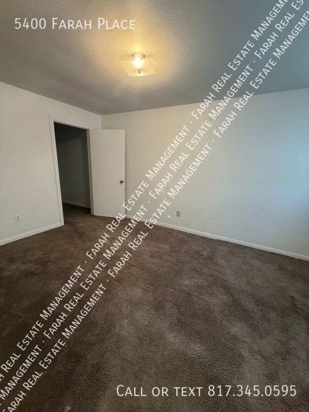 Building Photo - 5400 Farah Pl