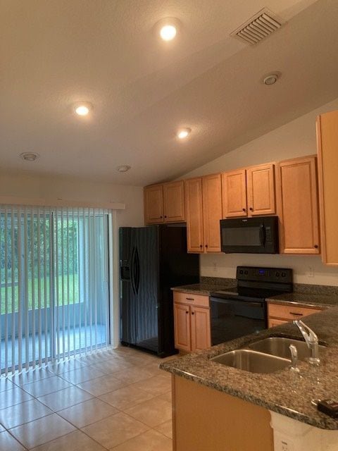 Building Photo - 44 Karat Path