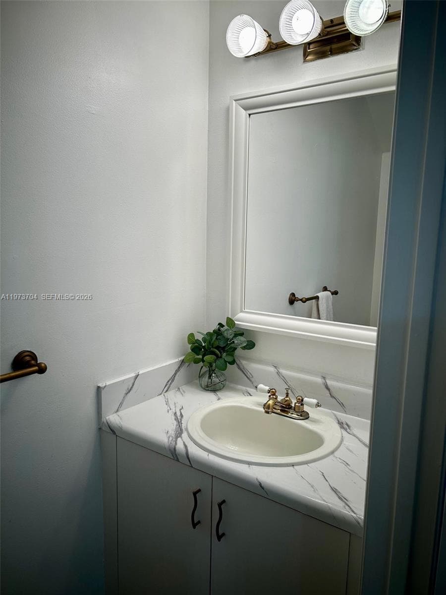 Building Photo - 1111 Sorrento Dr