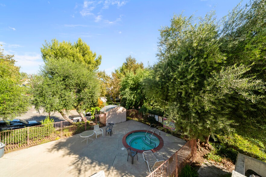 Building Photo - 12411 Osborne St