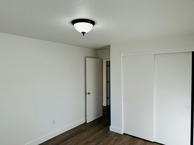 Building Photo - Charming Newly Remodeled Acreage Home