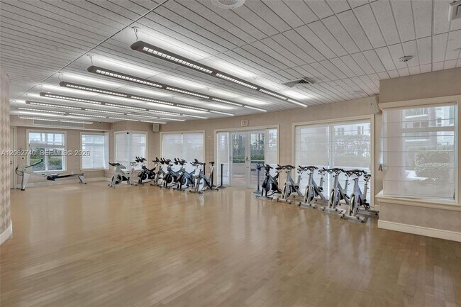 Building Photo - 20000 E Country Club Dr