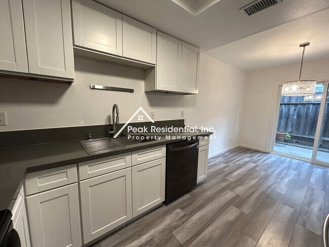 Building Photo - 5814 Shadow Creek Dr