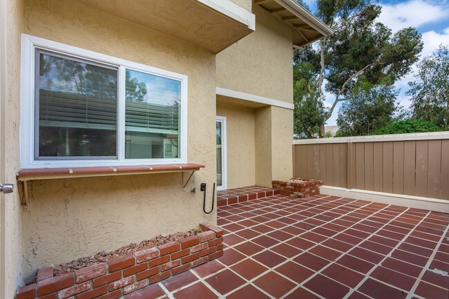 Building Photo - Beautiful bright and open Townhome at La J...