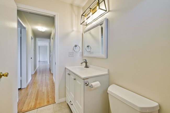 Building Photo - Beautiful Birdland Home on Quiet Cul-de-Sa...