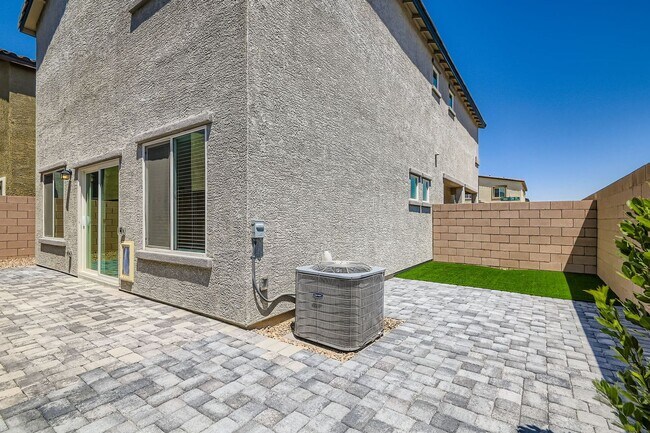 Building Photo - Spacious & Smart: Southern Highlands 4-Bed...