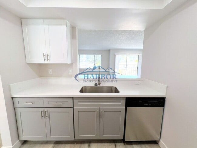 Building Photo - 2315 S Grand Ave