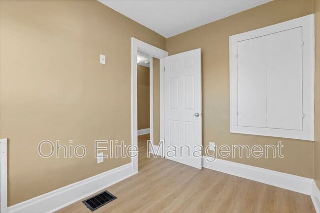 Building Photo - 2545 Sullivant Ave