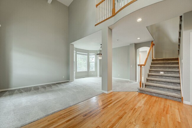 Building Photo - 4 bedroom, 5 bath hime with 3 car garage