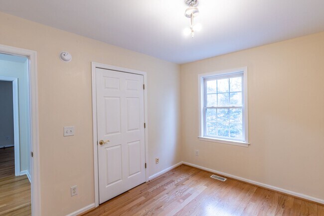Building Photo - Single Family Home Minutes to DTWN/UVA Area