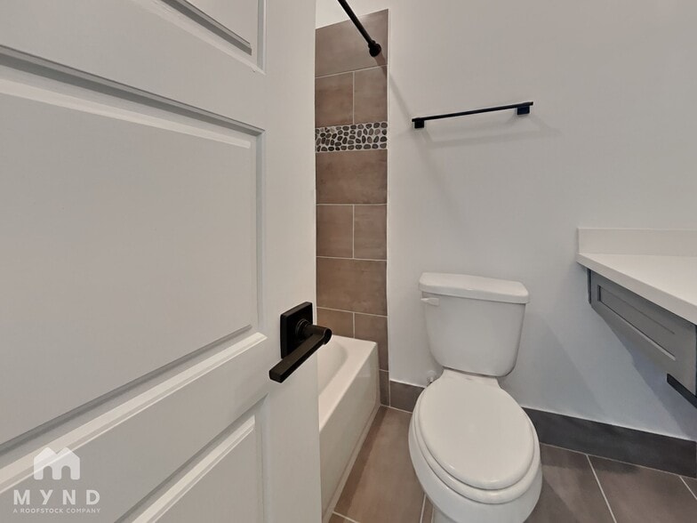 Building Photo - 2056 Johanna Dr