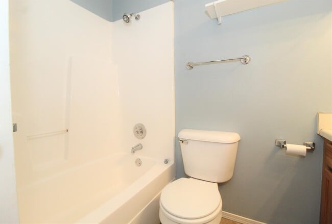Building Photo - 3152 Parkway Dr