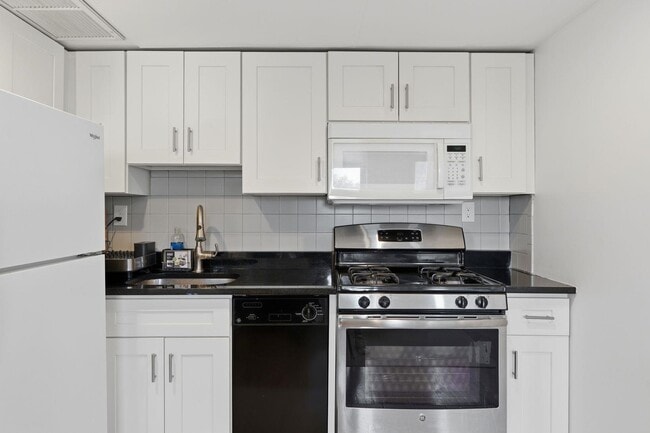 Building Photo - 457 2nd St