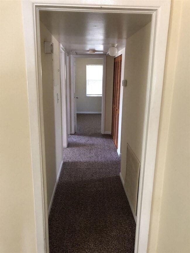 Building Photo - 2404 Surrey St