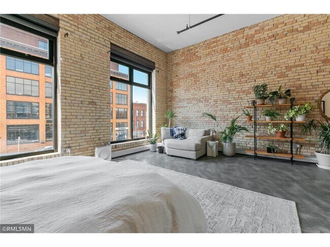 Building Photo - 404 N Washington Ave