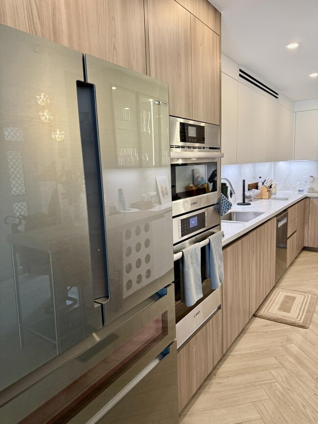 Building Photo - 200 W Camino Real