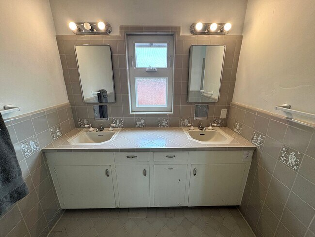 Building Photo - Hillside Ventura Home- Gorgeous Ocean View!!