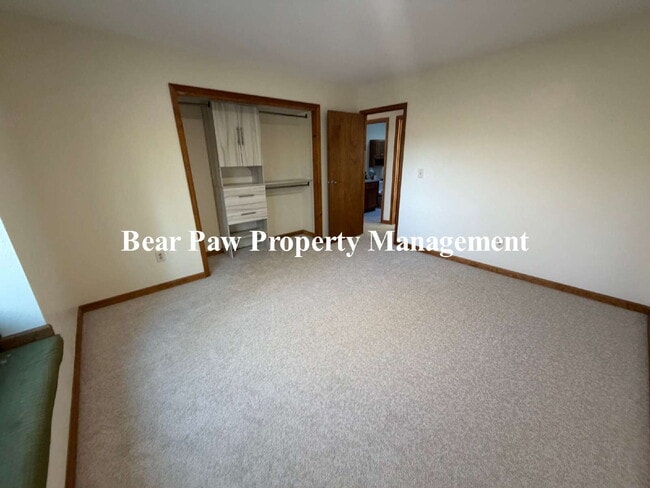 Building Photo - Two bedroom, two bath Bailey Beauty!