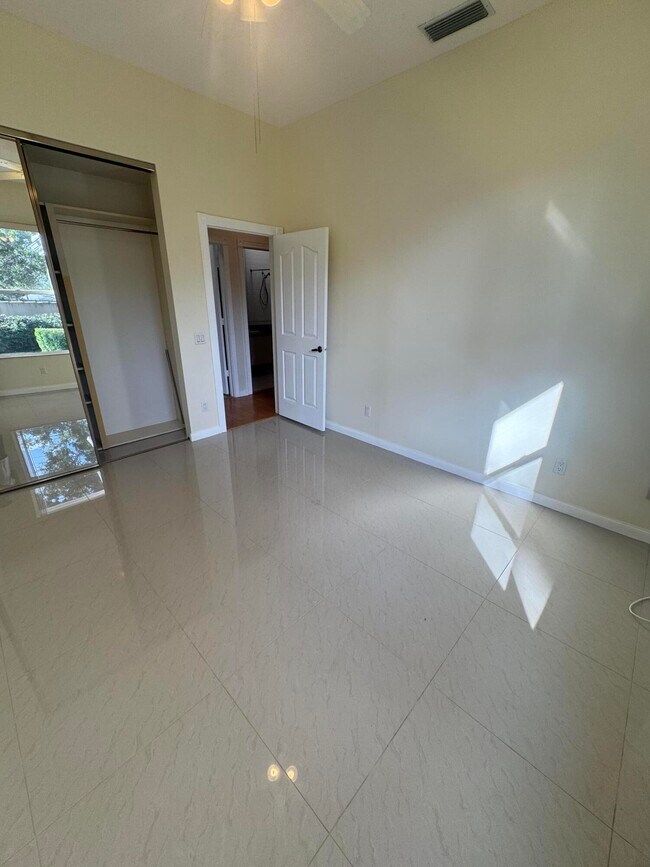 Building Photo - 900 Bear Island Cir