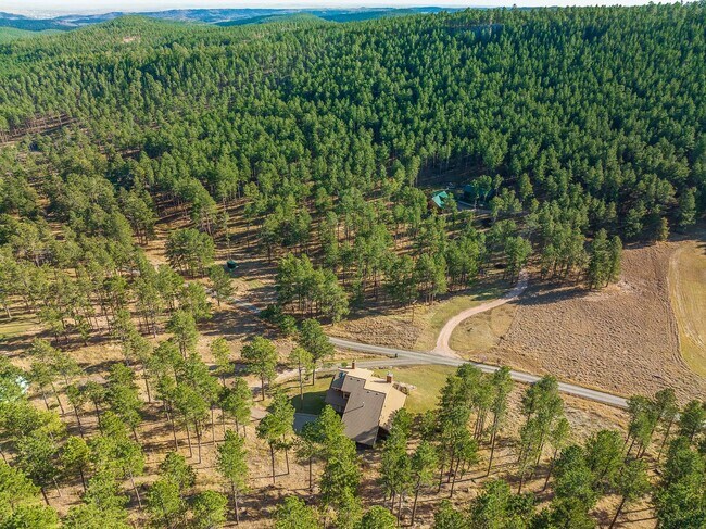 Building Photo - Fully furnished Rental