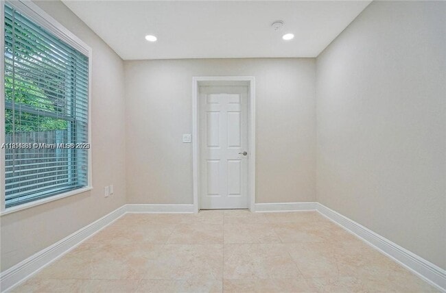 Building Photo - 9457 SW 52nd Ct