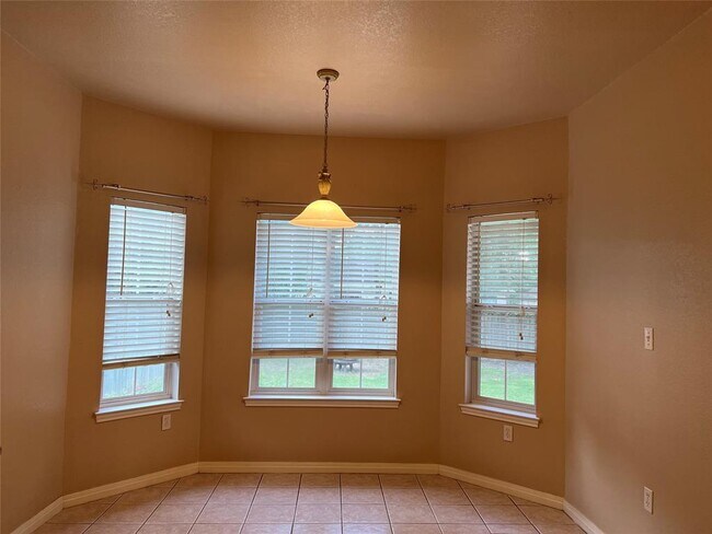 Building Photo - 1112 Cimarron Ct