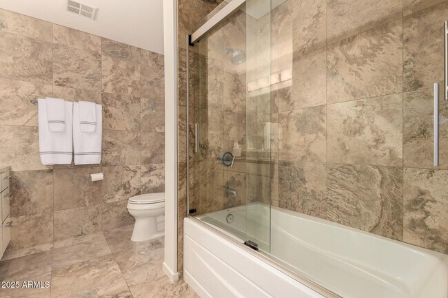 Building Photo - 7131 E Rancho Vista Dr