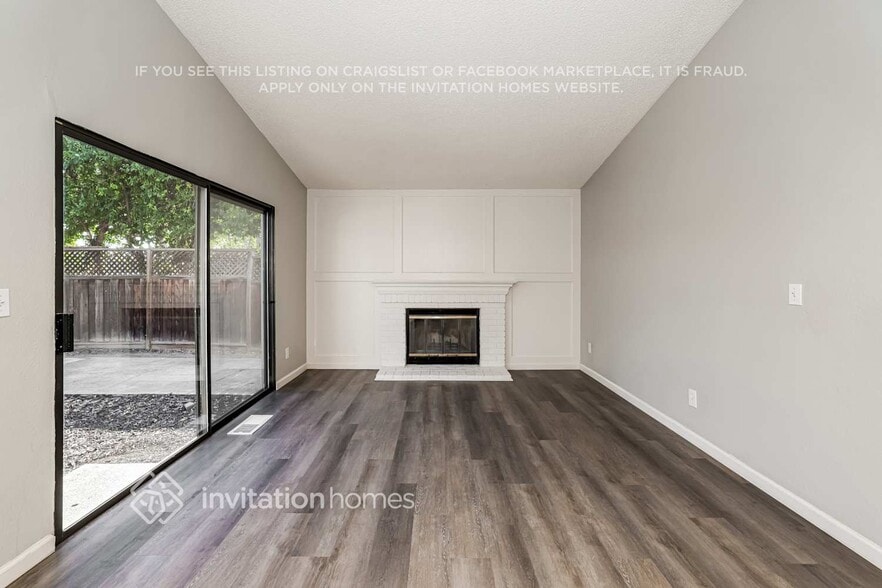 Building Photo - 1401 Mandarin Ct