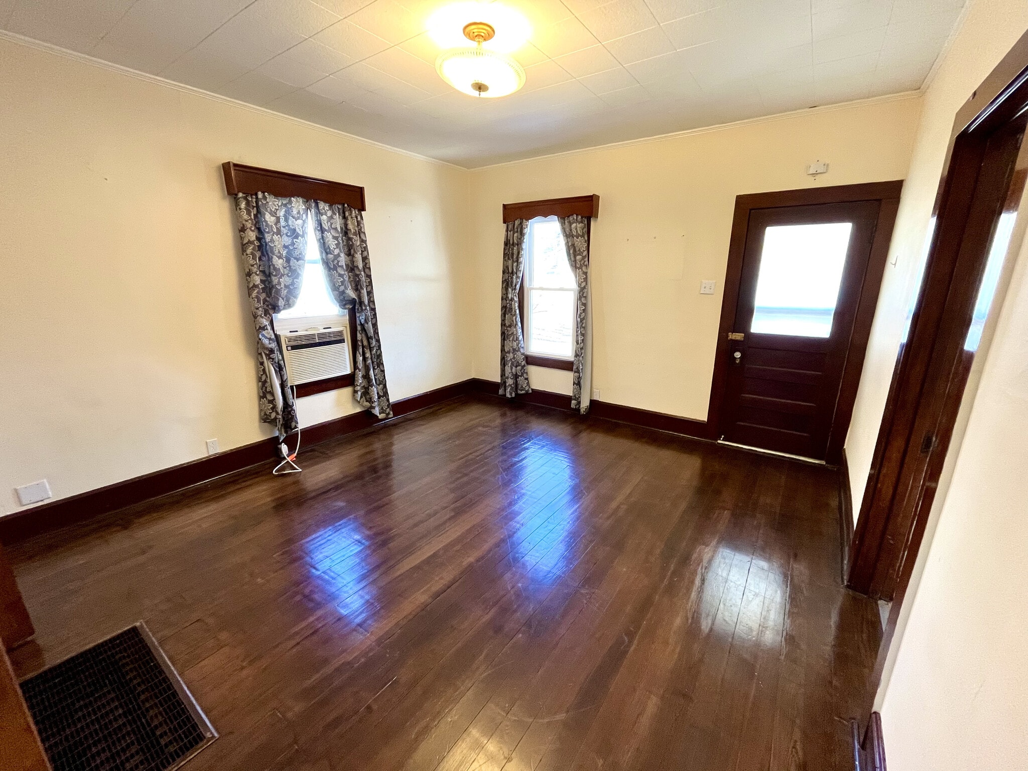 Building Photo - 221 N 7th St