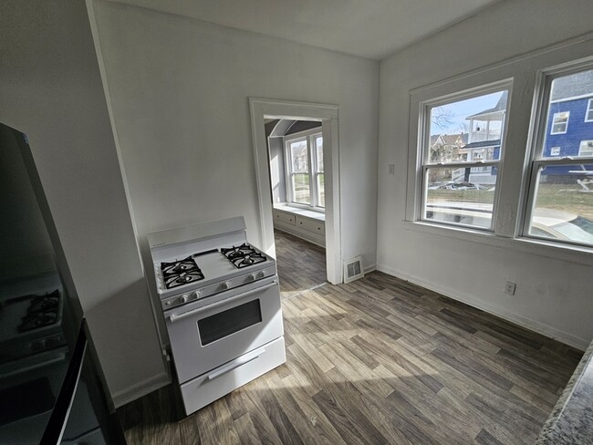 Building Photo - 9208 Pierpont Ave