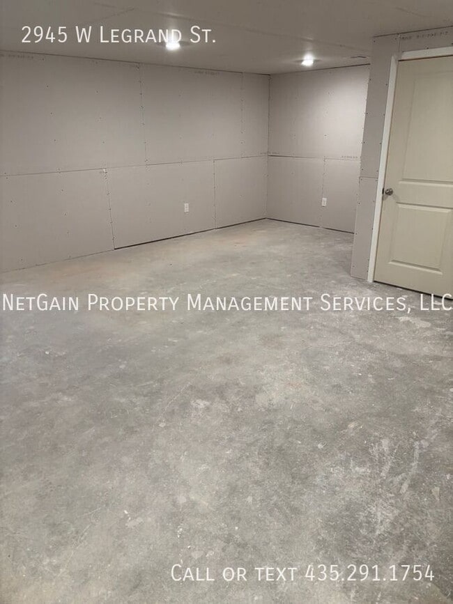 Building Photo - 2945 Legrand St