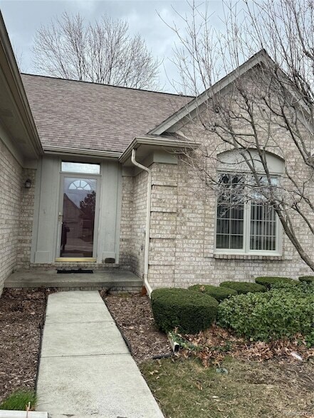 Building Photo - 40342 Riverbend Dr