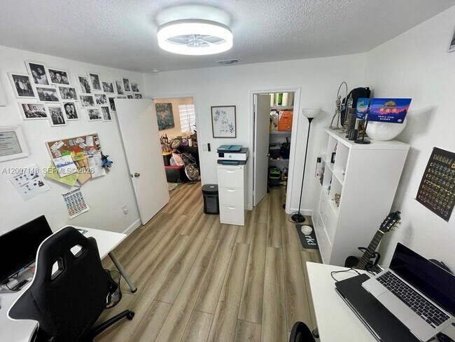 Building Photo - 1149 NW 126th Pl