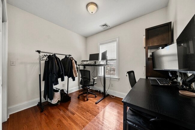 Building Photo - 293 W 2nd St