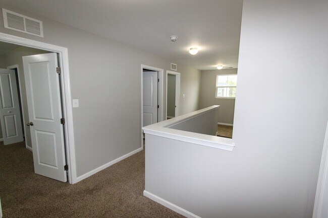 Building Photo - 4 Bed, 2.5 Bath Single Family Home in Mart...