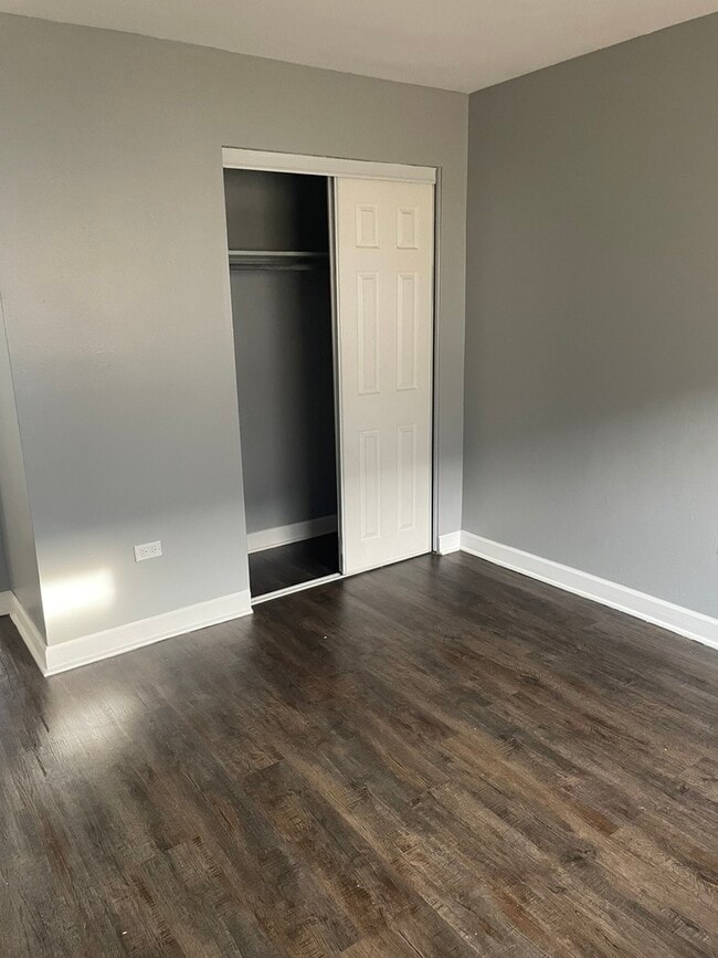 Building Photo - 9517 Mansfield Ave