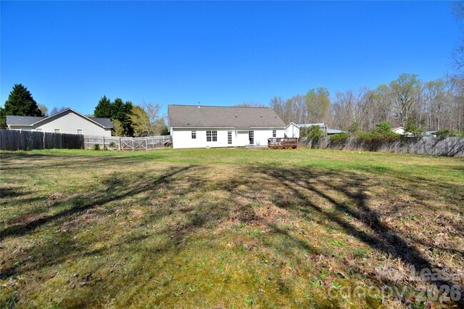 Building Photo - 614 Meadowbrook Dr